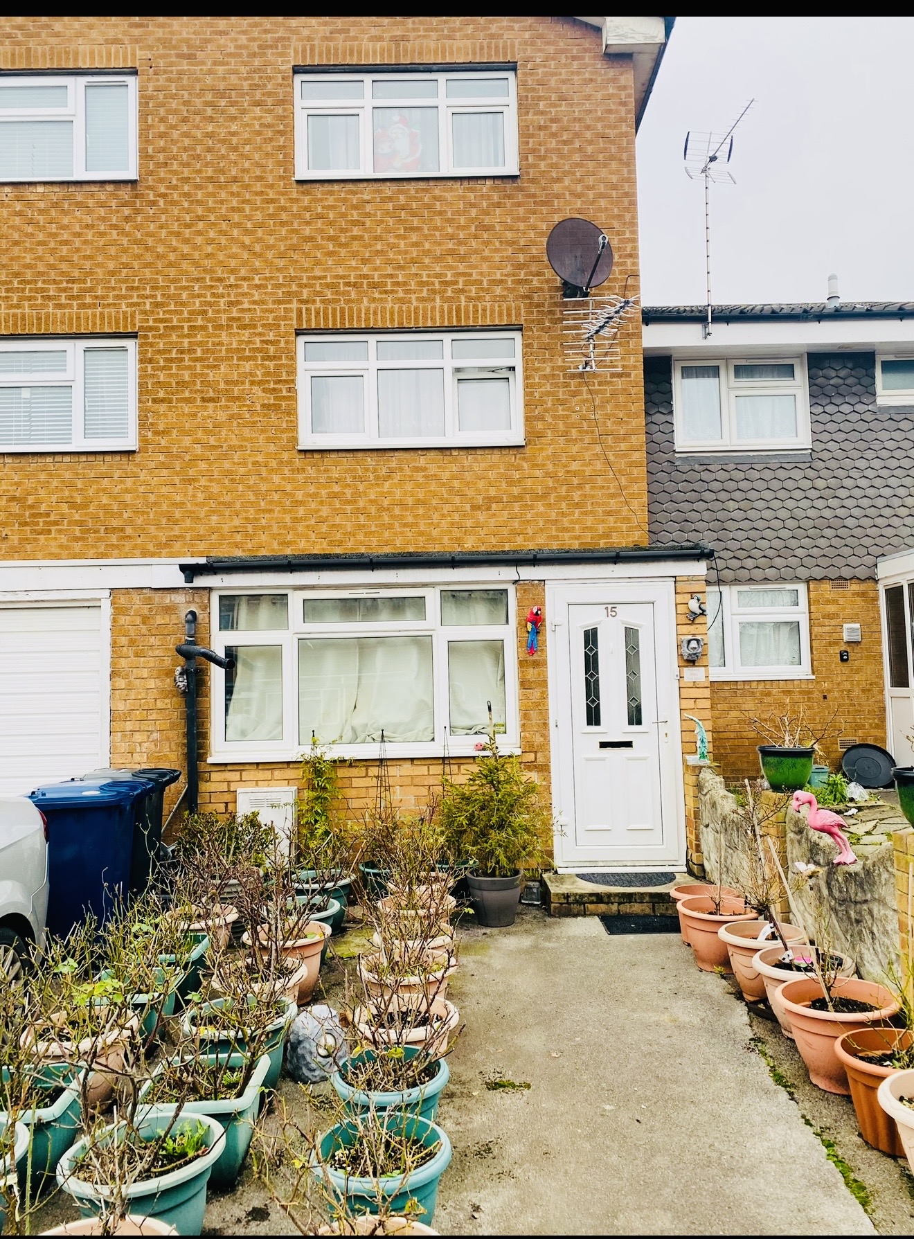 3 double bed 1 living room house for rent in Greenford, London — photo 9