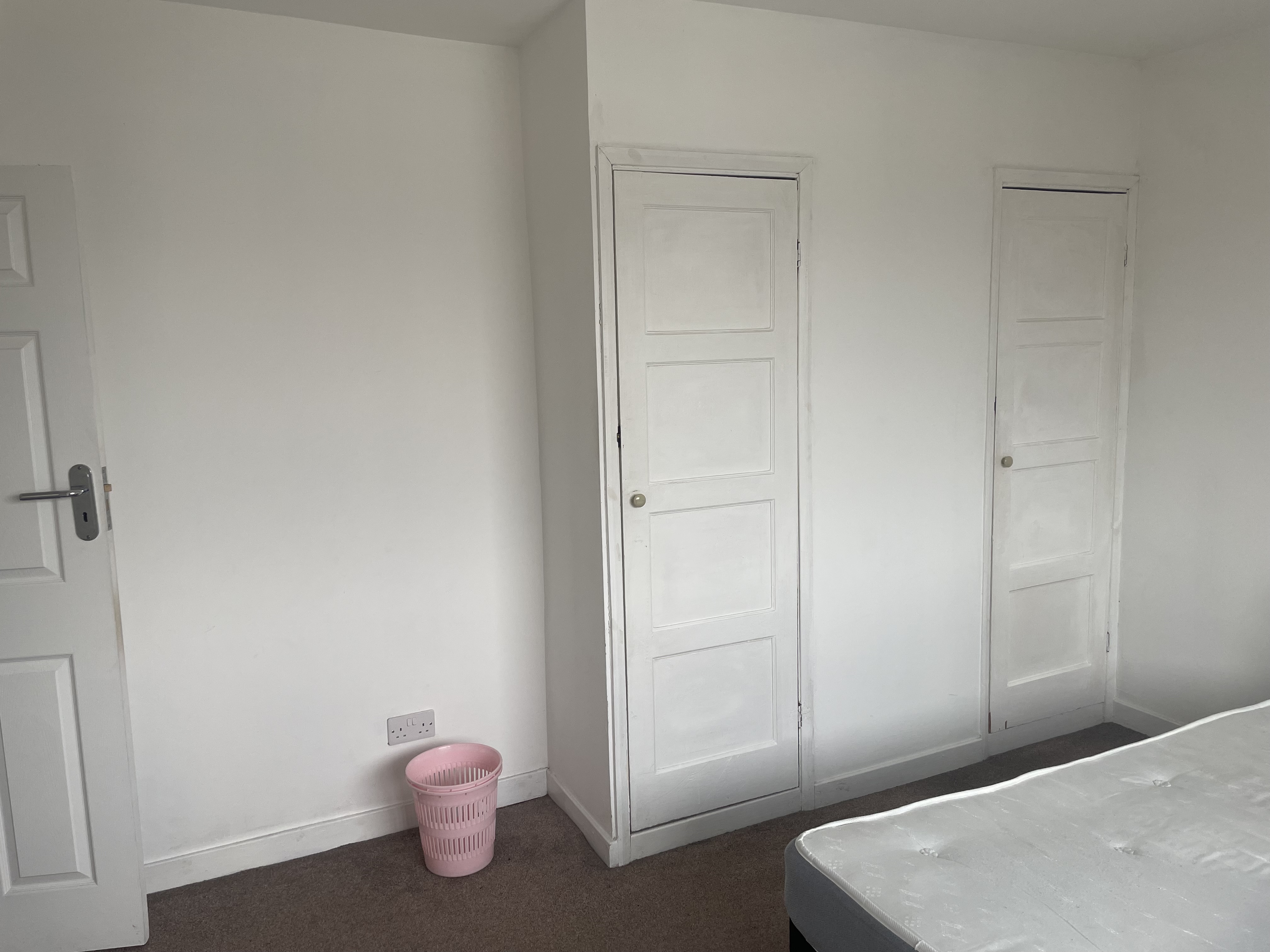 Spacious Double Bedroom to rent in Hounslow, London — photo 2