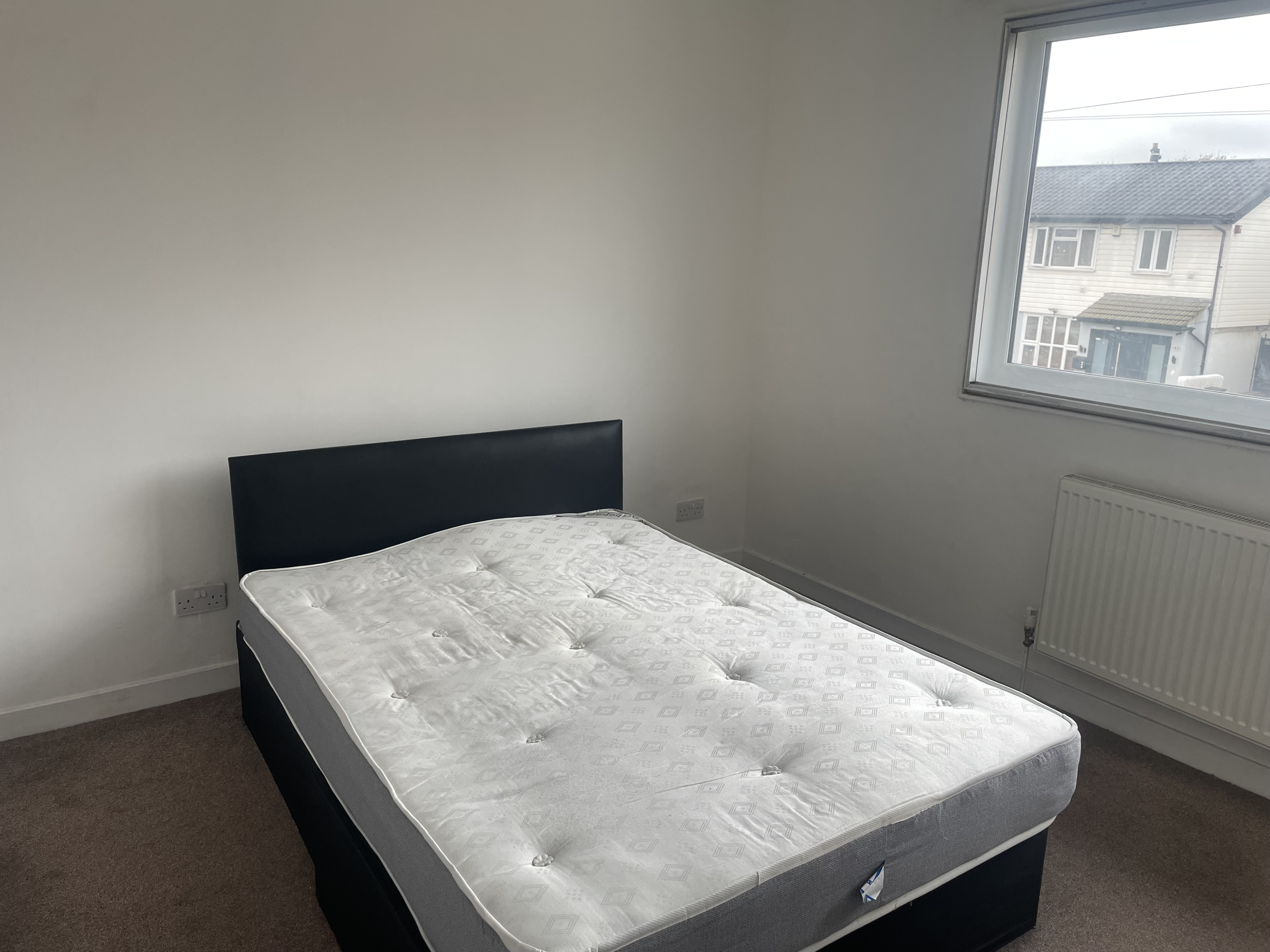 Spacious Double Bedroom to rent in Hounslow, London — photo 5