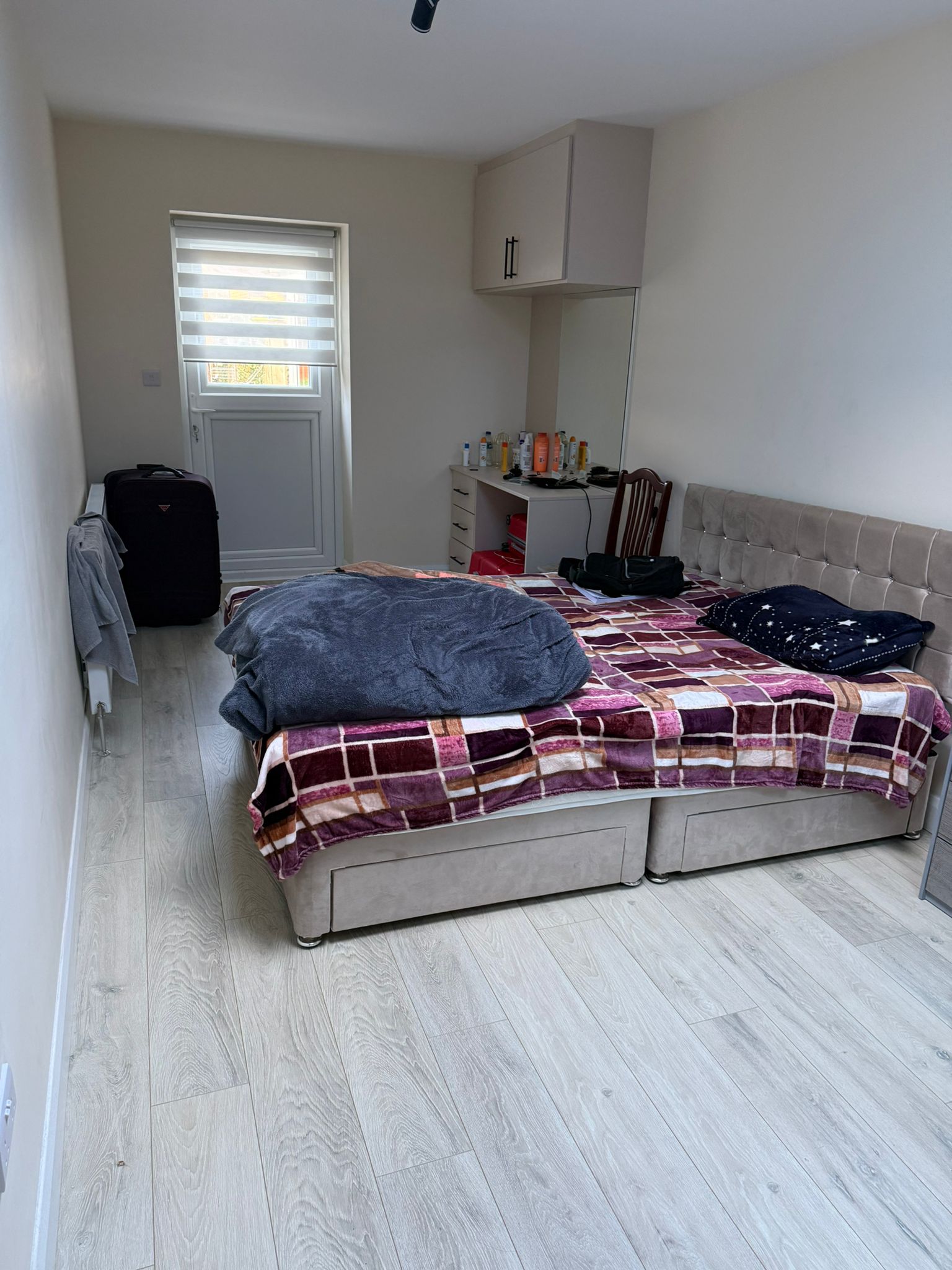 1- big double bed room available in heston for rent