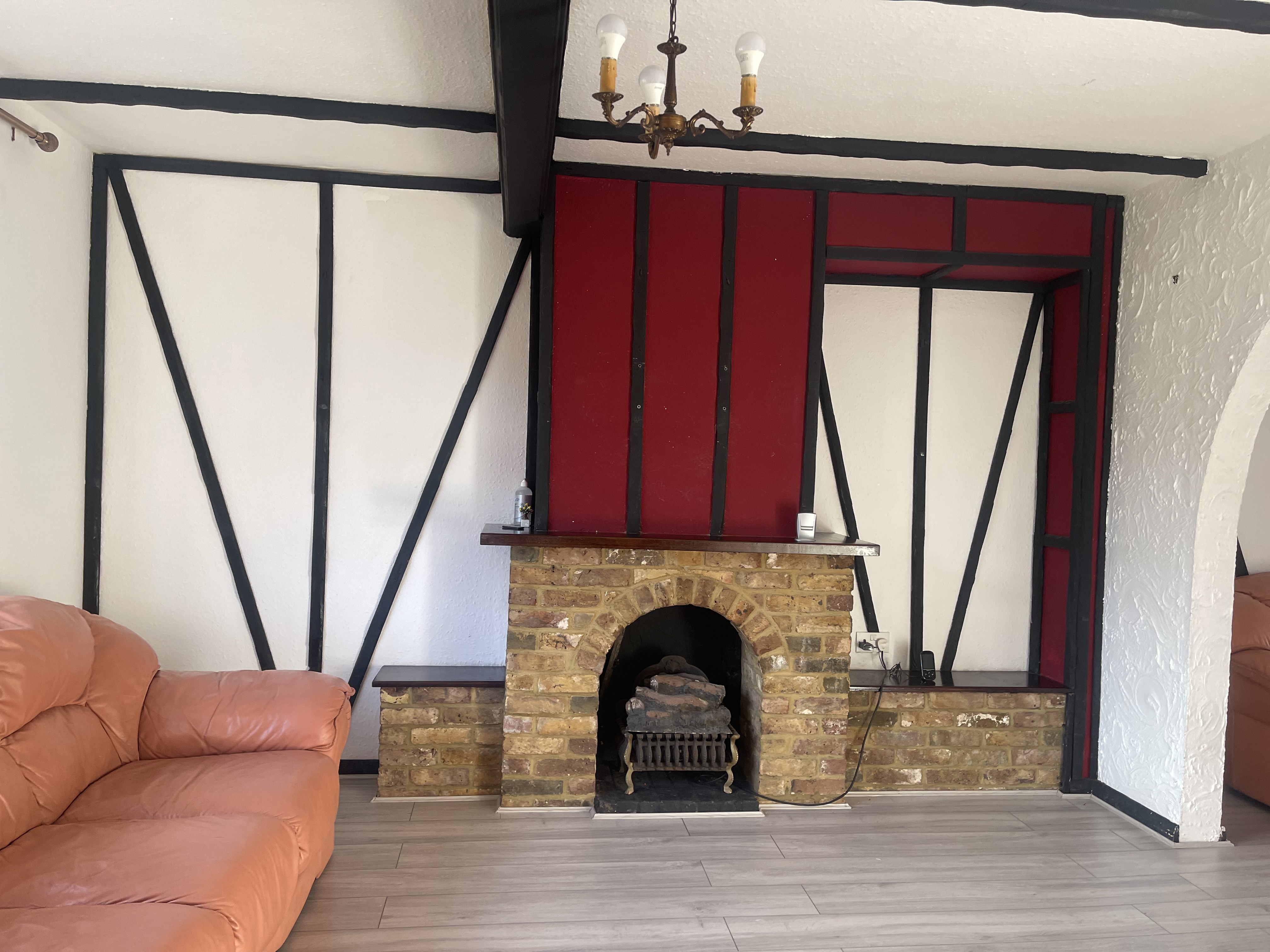 3 bedroom house in Hanwell W7 1AR to rent in London — photo 1