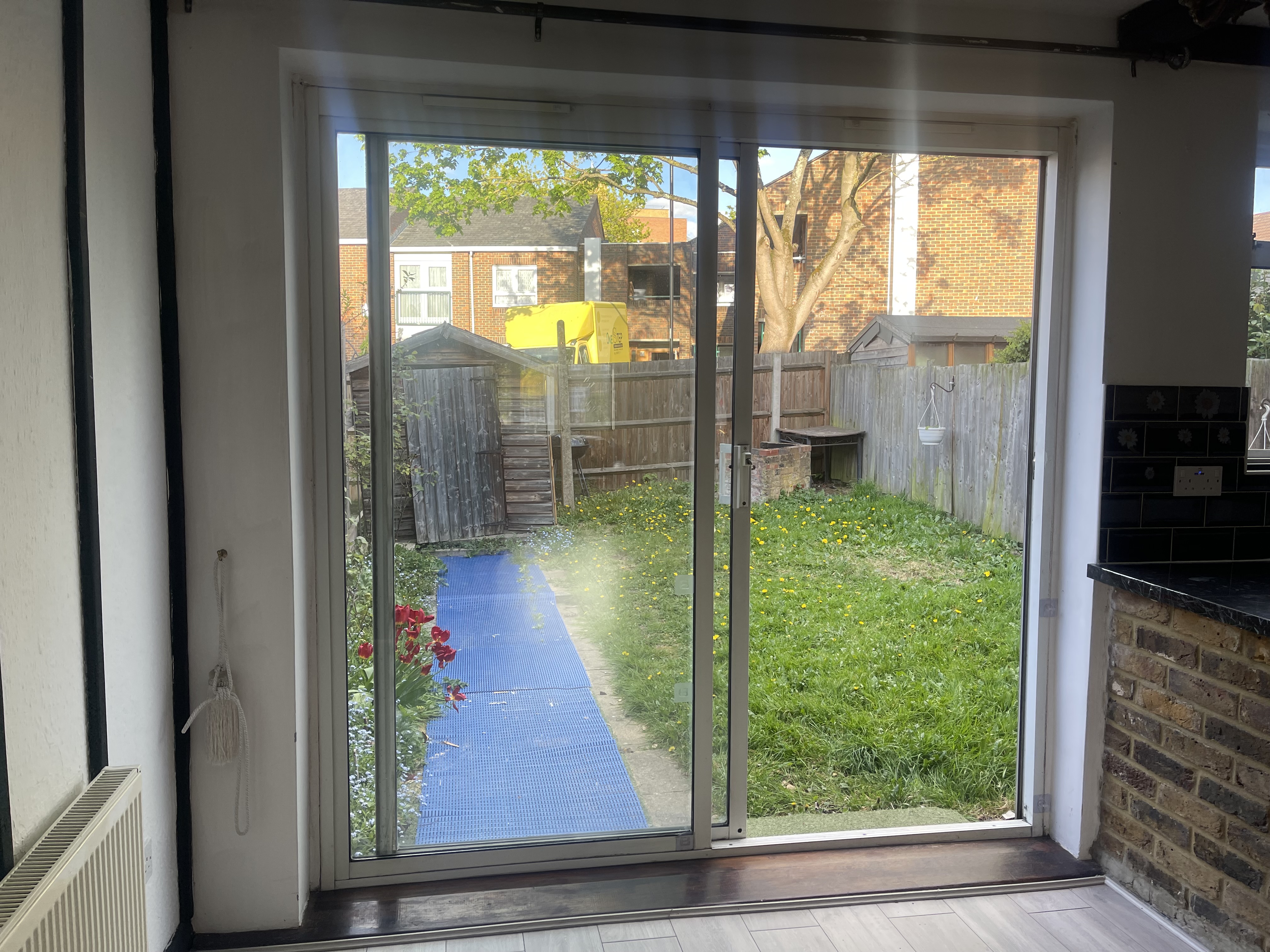 3 bedroom house in Hanwell W7 1AR to rent in London — photo 6