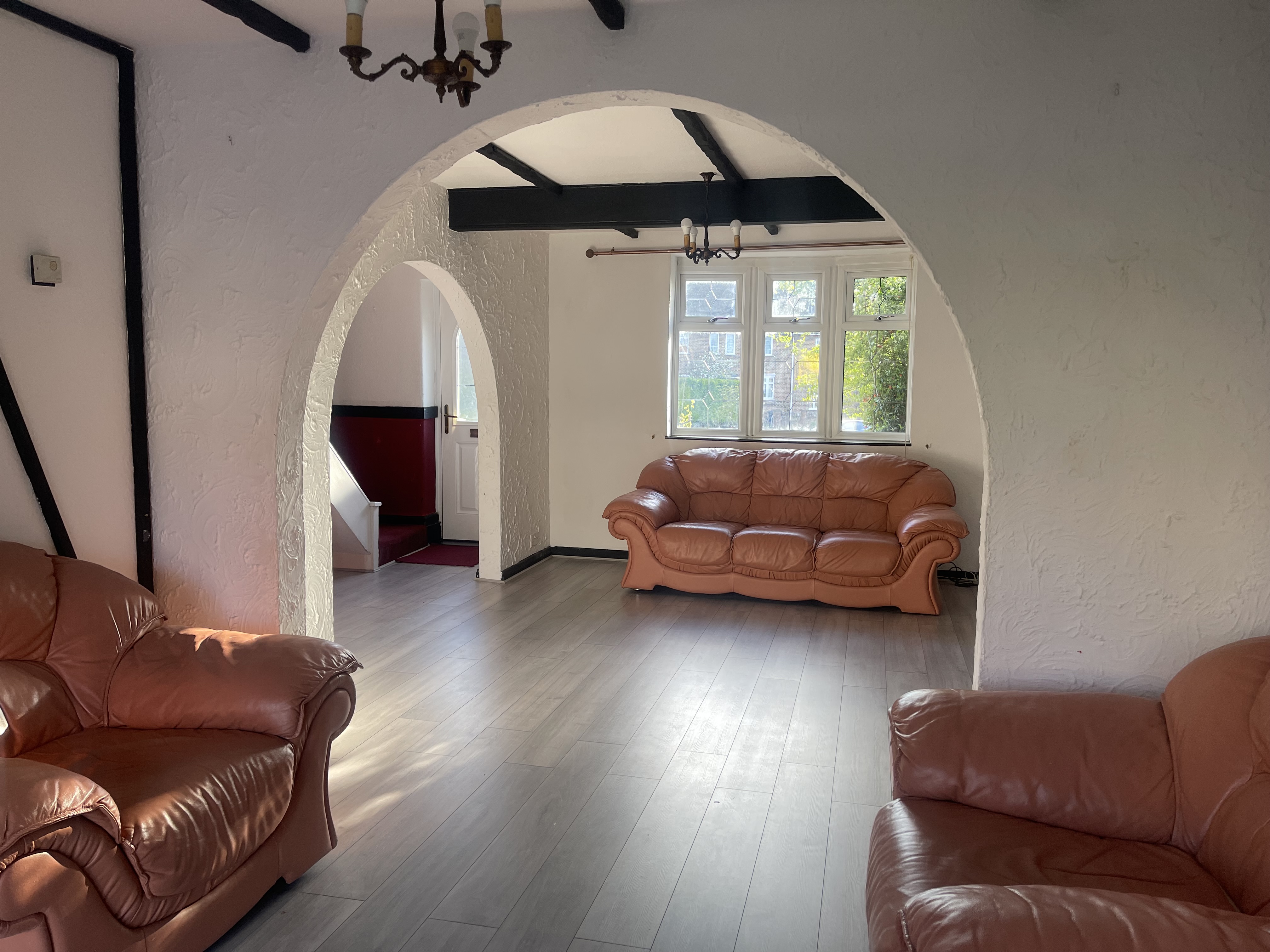 3 bedroom house in Hanwell W7 1AR to rent in London — photo 7