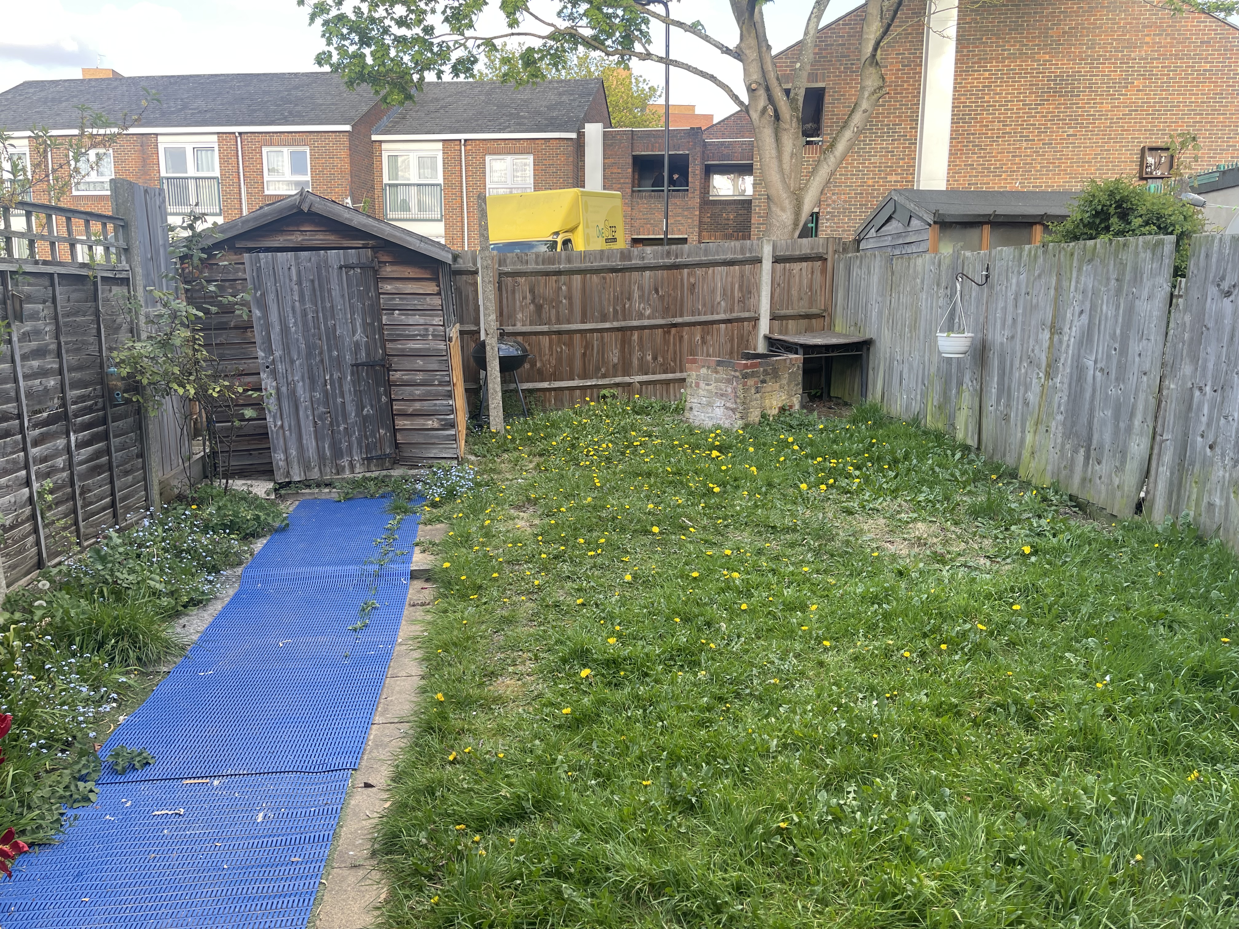 3 bedroom house in Hanwell W7 1AR to rent in London — photo 8
