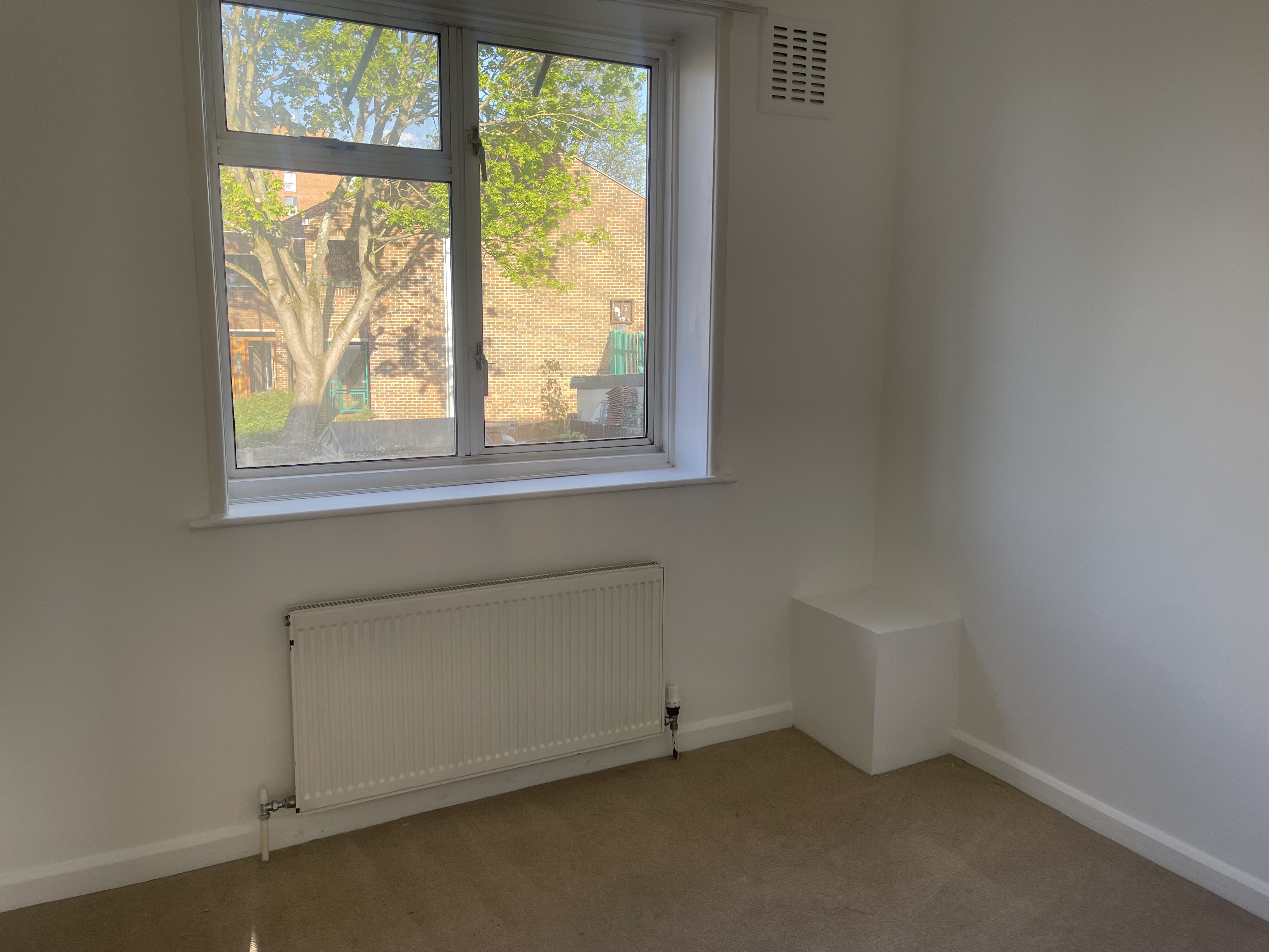 3 bedroom house in Hanwell W7 1AR to rent in London — photo 11