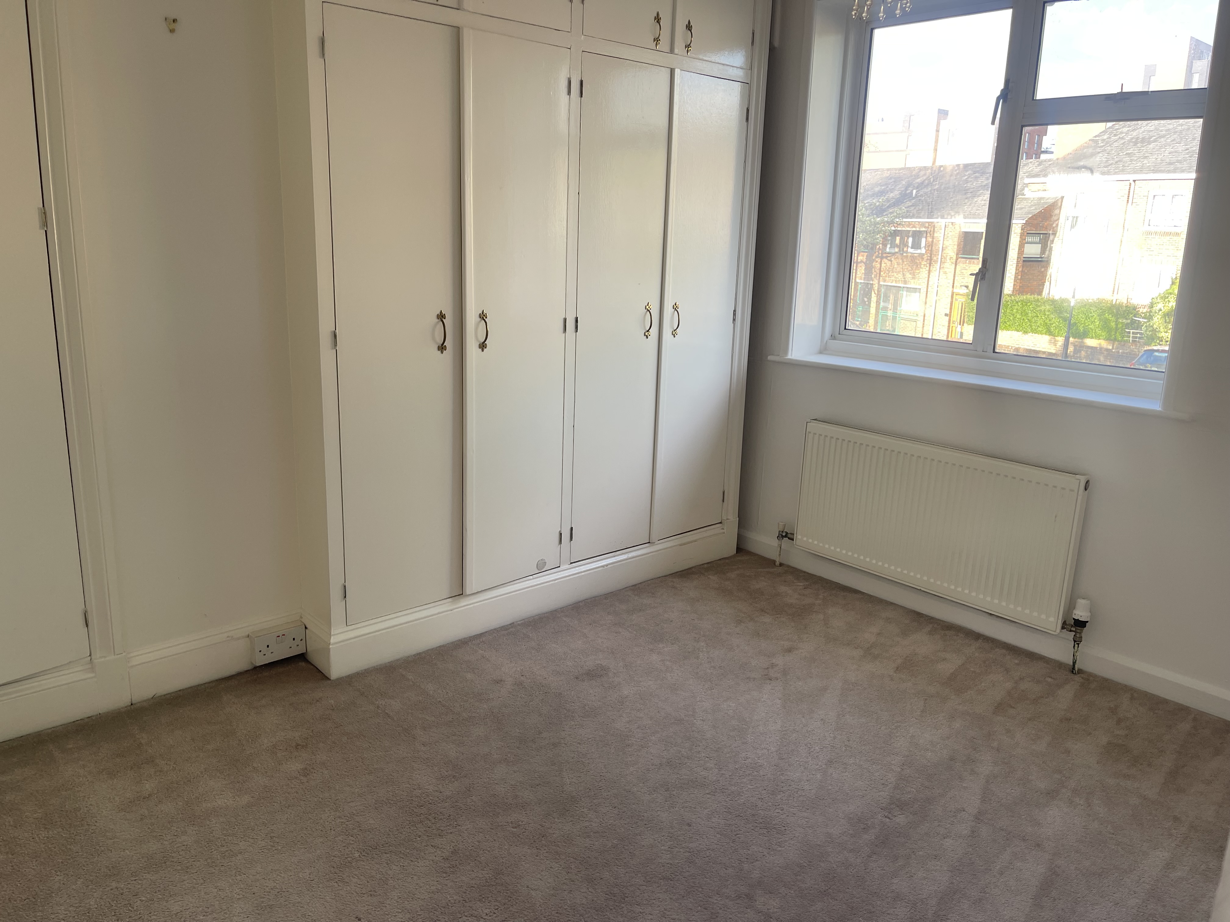 3 bedroom house in Hanwell W7 1AR to rent in London — photo 13